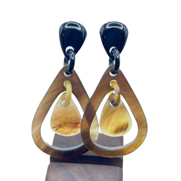 Hand carved Water Buffalo Horn earrings. Each is one of a kind. - Picture 7 of 14